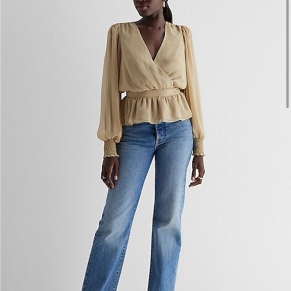 NWT V neck smocked neck peplum Blouse - Picture 5 of 10